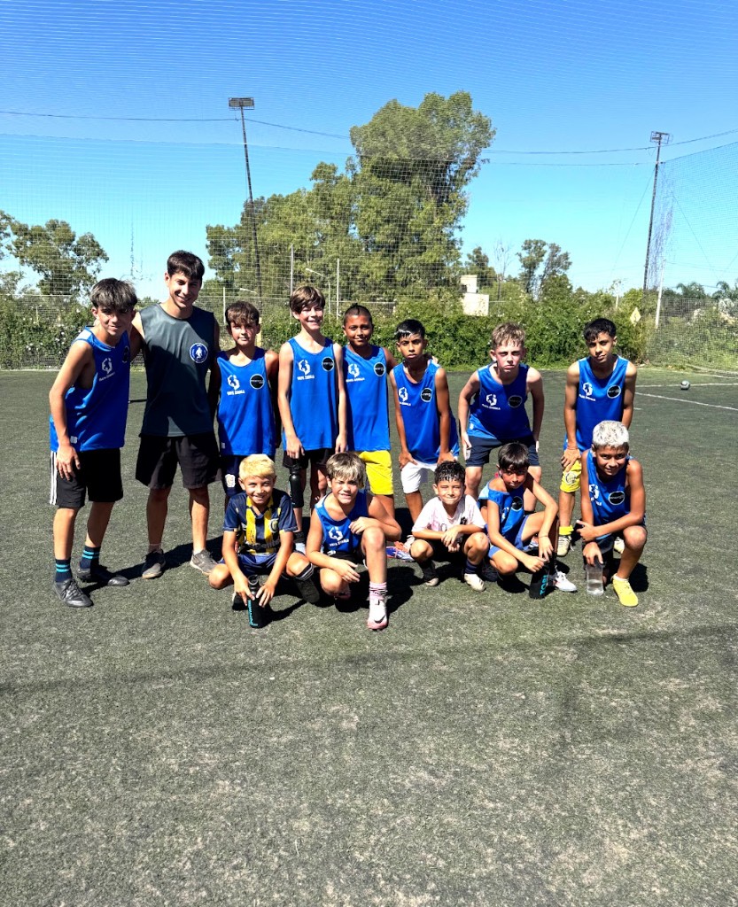 Plantel de jugadores en cancha